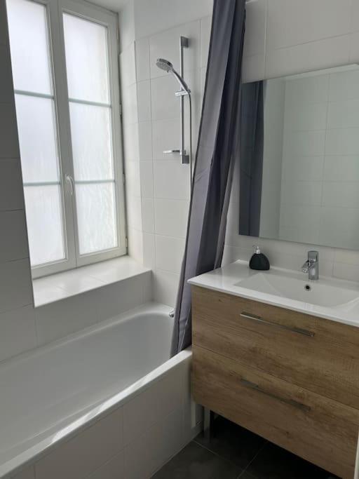 Belle Demeure Medocaine Charme Et Convivialite Apartment Saint-Julien-Beychevelle Екстериор снимка